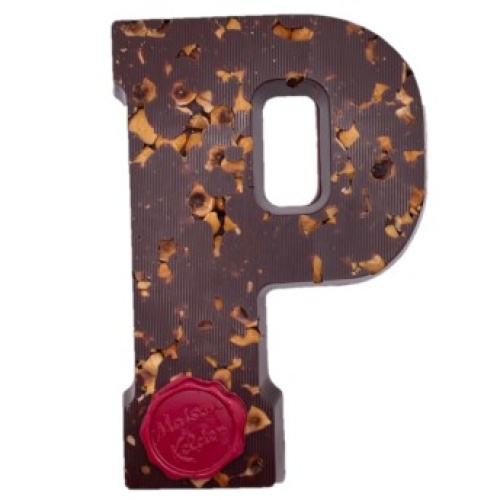 Gegoten hazelnoot chocoladeletter puur